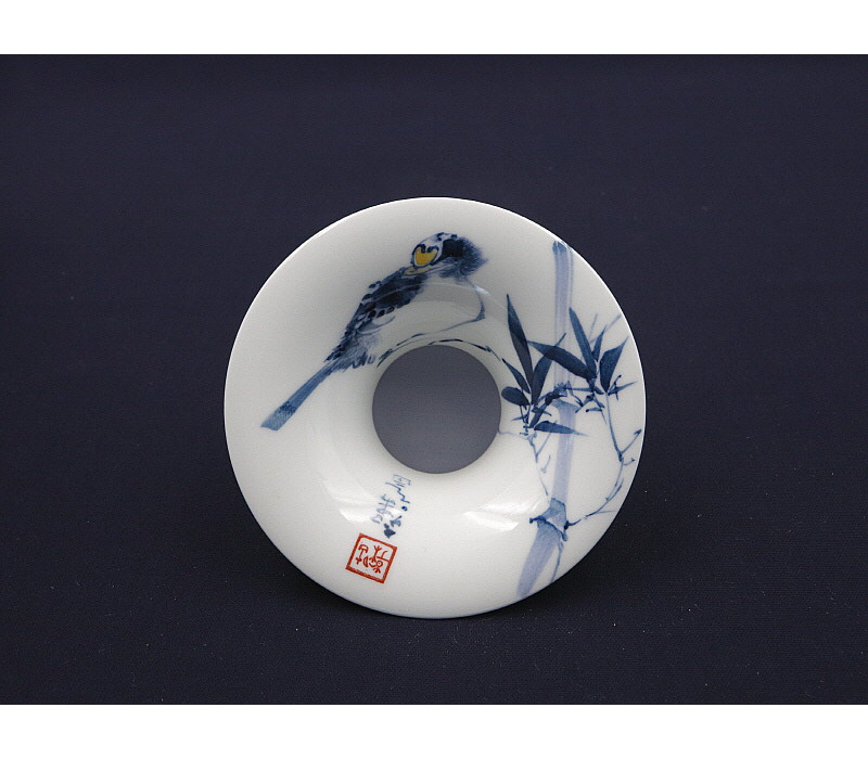 127. 청화 유리홍 팔가조죽문