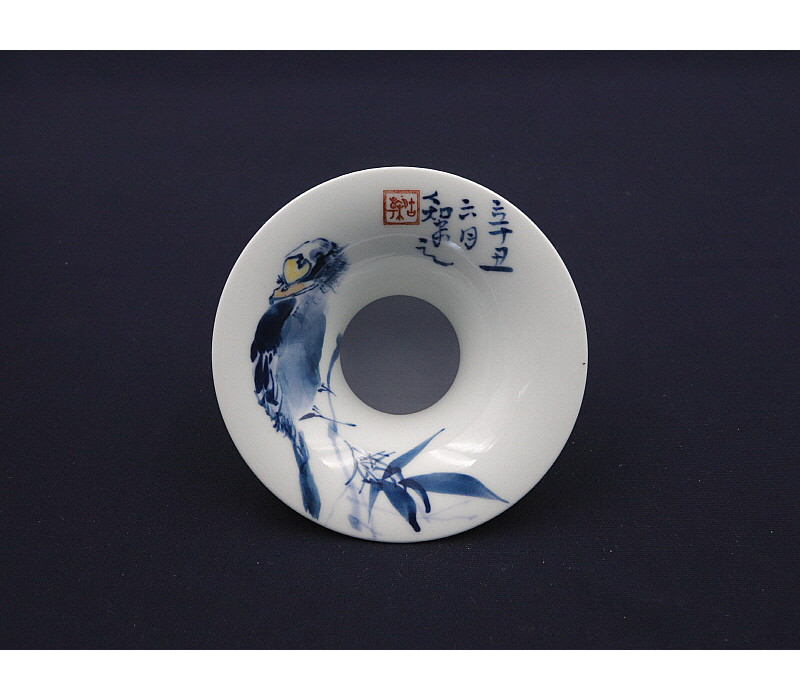 129. 청화 유리홍 팔가조죽문