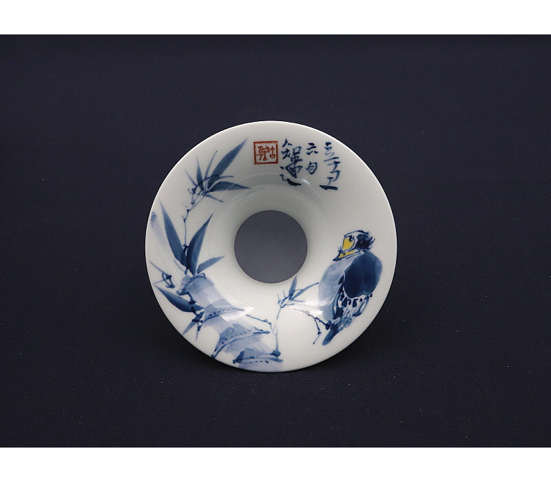 132. 청화 유리홍 팔가조죽문