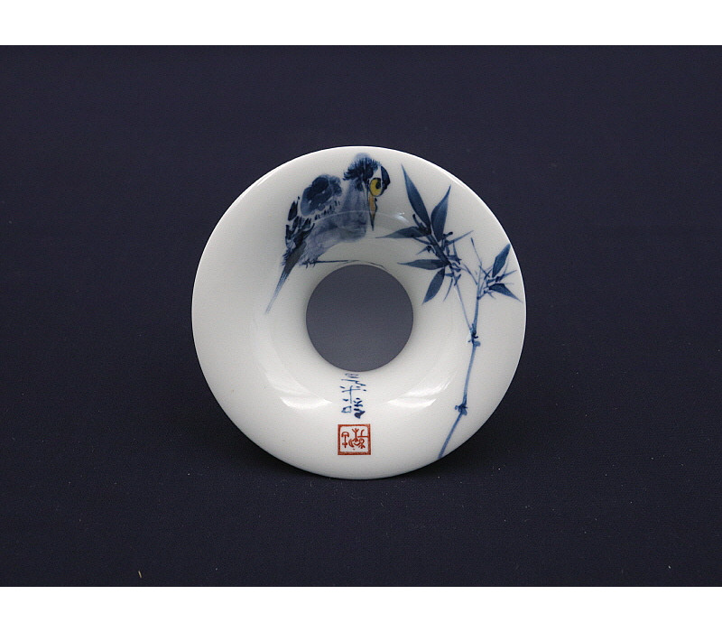 138. 청화 유리홍 팔가조죽문