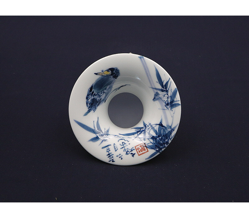 140. 청화 유리홍 팔가조죽문