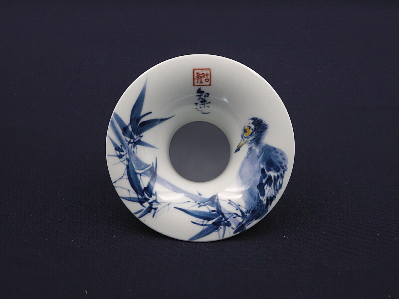 141. 청화 유리홍 팔가조죽문