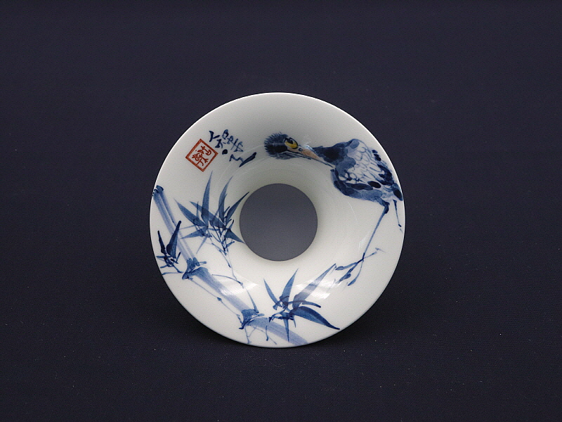 145. 청화 유리홍 조죽문