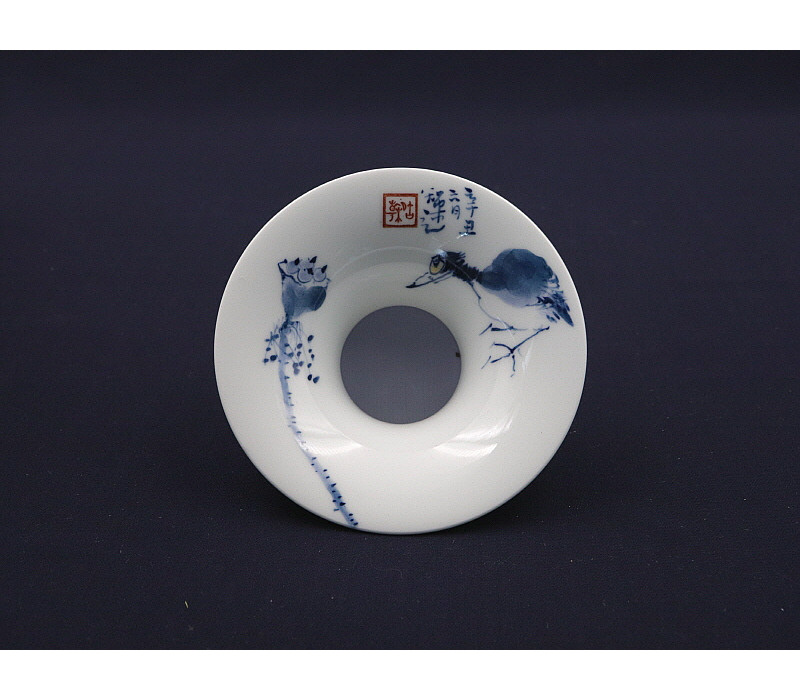 149. 청화 유리홍 조연문