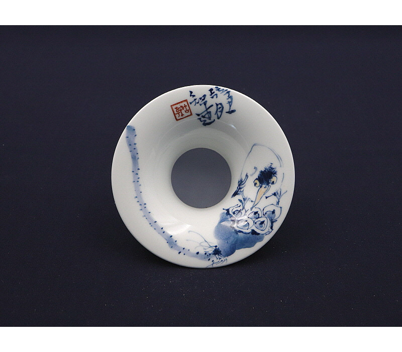 150. 청화 유리홍 조연문